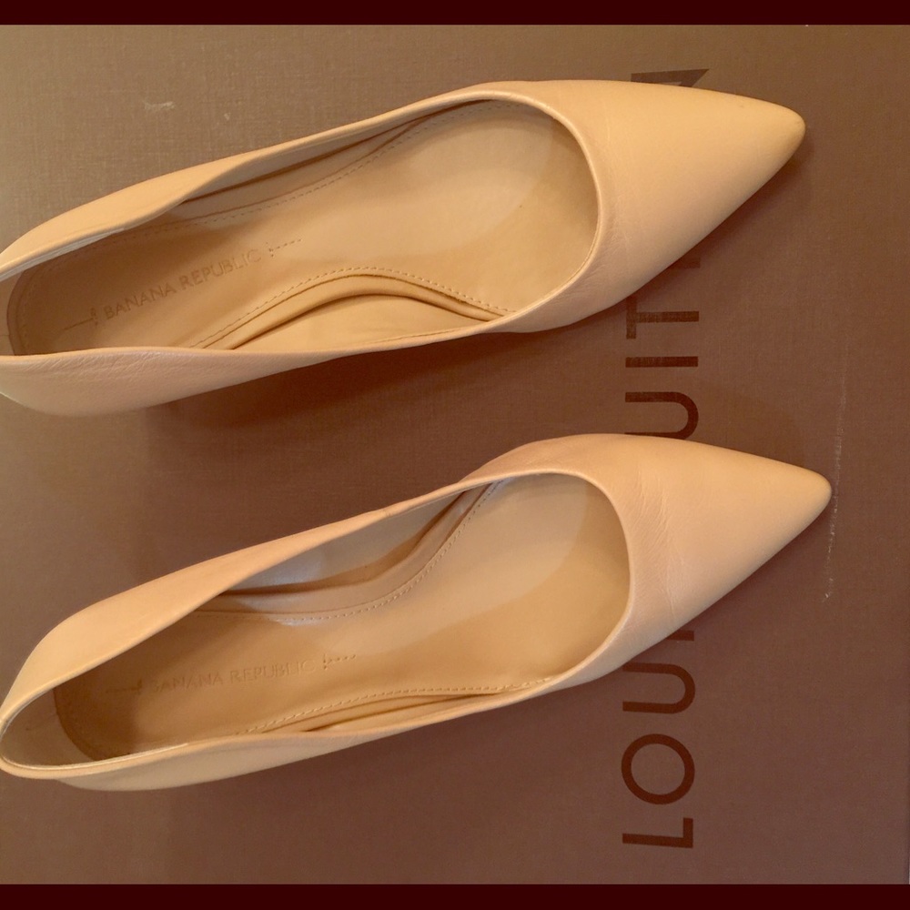 Banana repub Beige heels ⭐️⭐️⭐️ HOT ITEM!