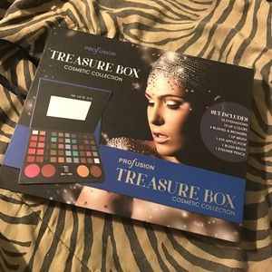 Profusion eyeshadow palette Profusion eyeshadow palette