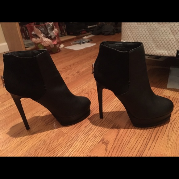 ⭐️Forever 21 boots - Picture 1 of 3