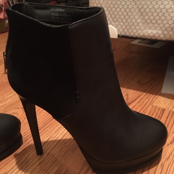 ⭐️Forever 21 boots - Picture 2 of 3