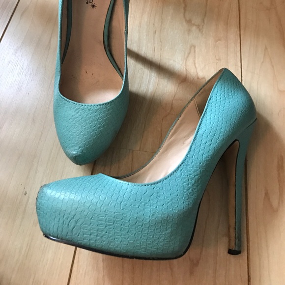 Heels - Picture 4 of 4