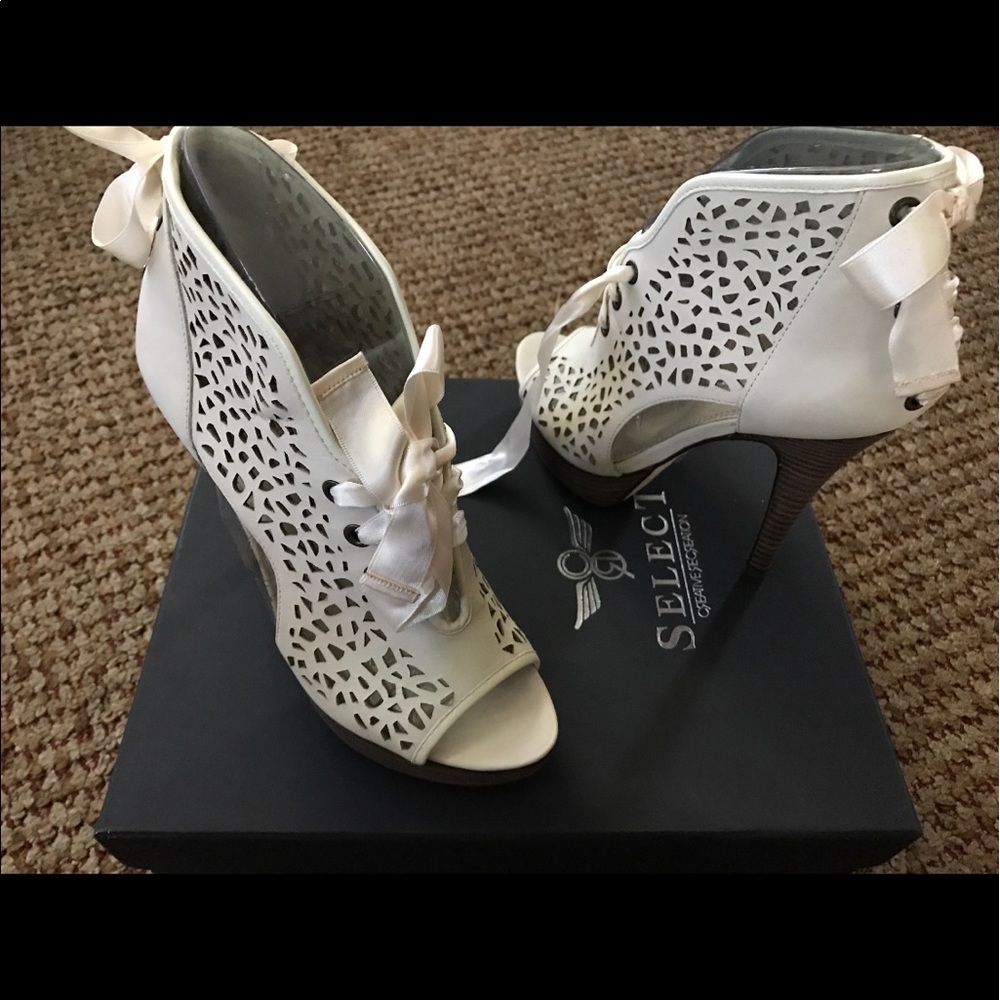 NEW Heel Boots Off White Ribbon Ties Sexy!