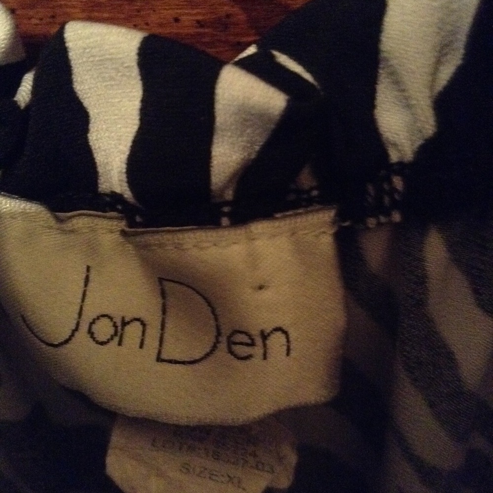 Jon Den 👚 - Picture 2 of 2