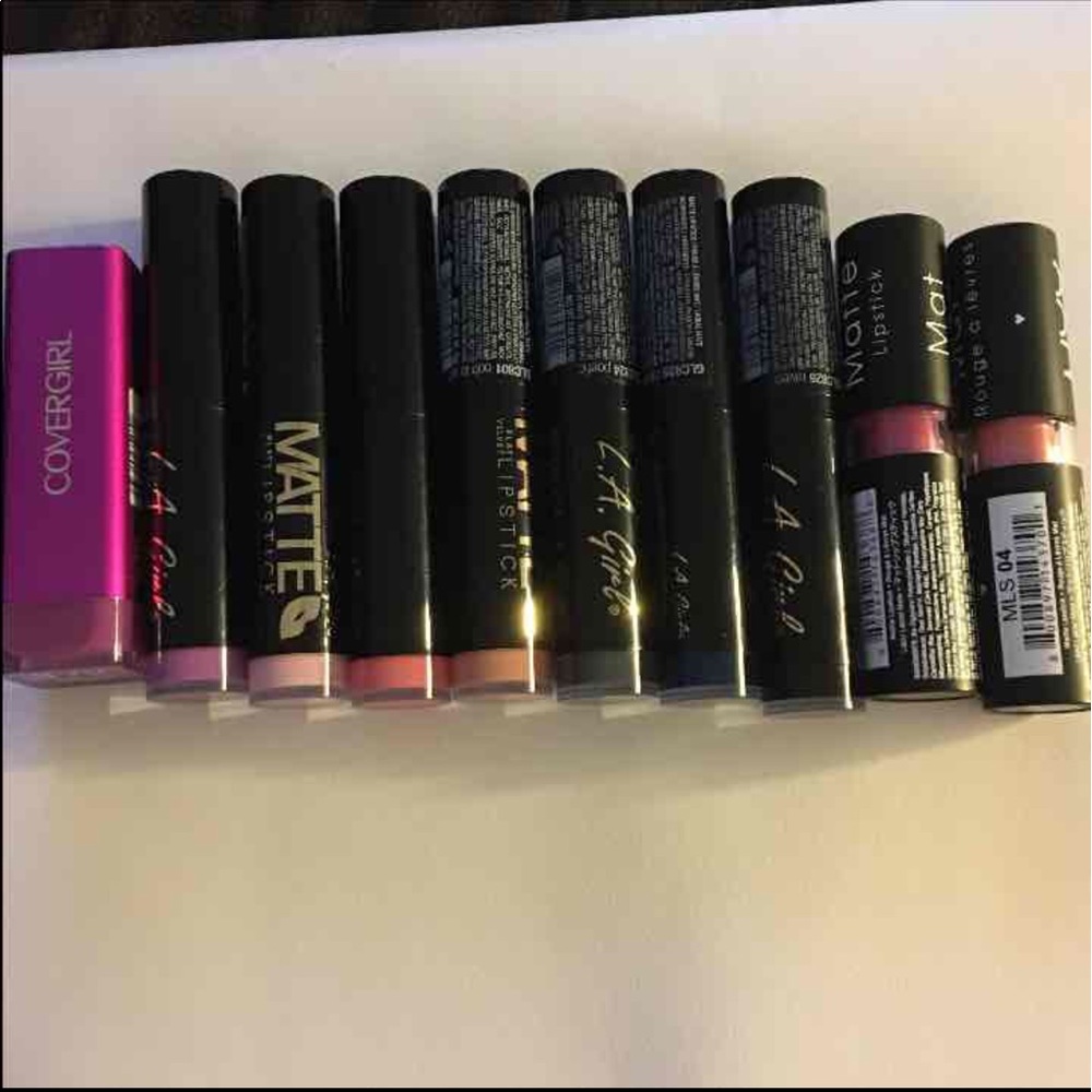 10 Lipstick Bundle Nyx, Covergirl, and LA Girl