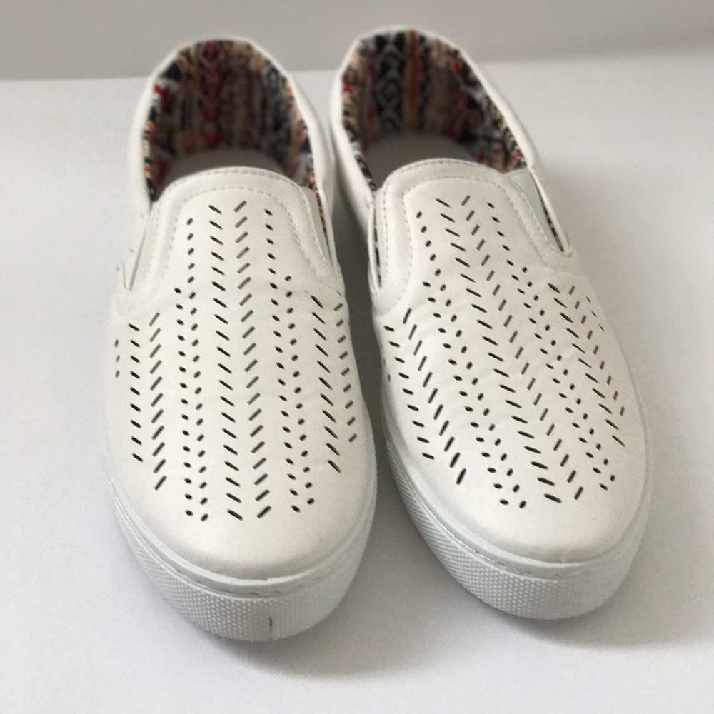 LAST 1️⃣ White Vegan Leather slip On Sneaker - Picture 4 of 8