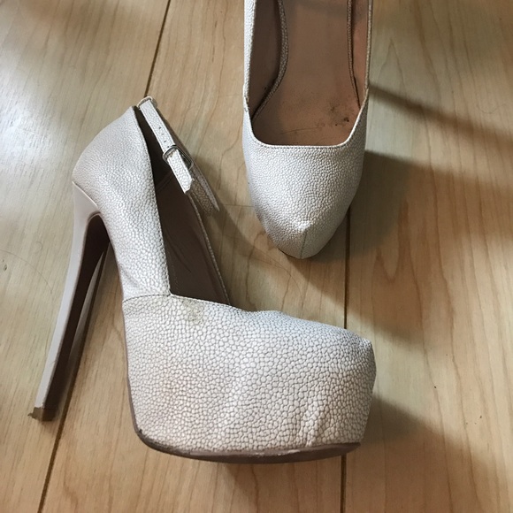 Neutral Heels with ankle strap - Picture 2 of 4