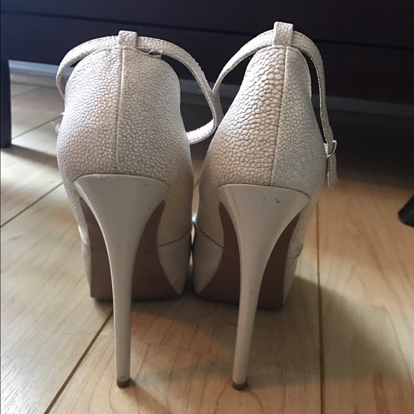 Neutral Heels with ankle strap - Picture 4 of 4