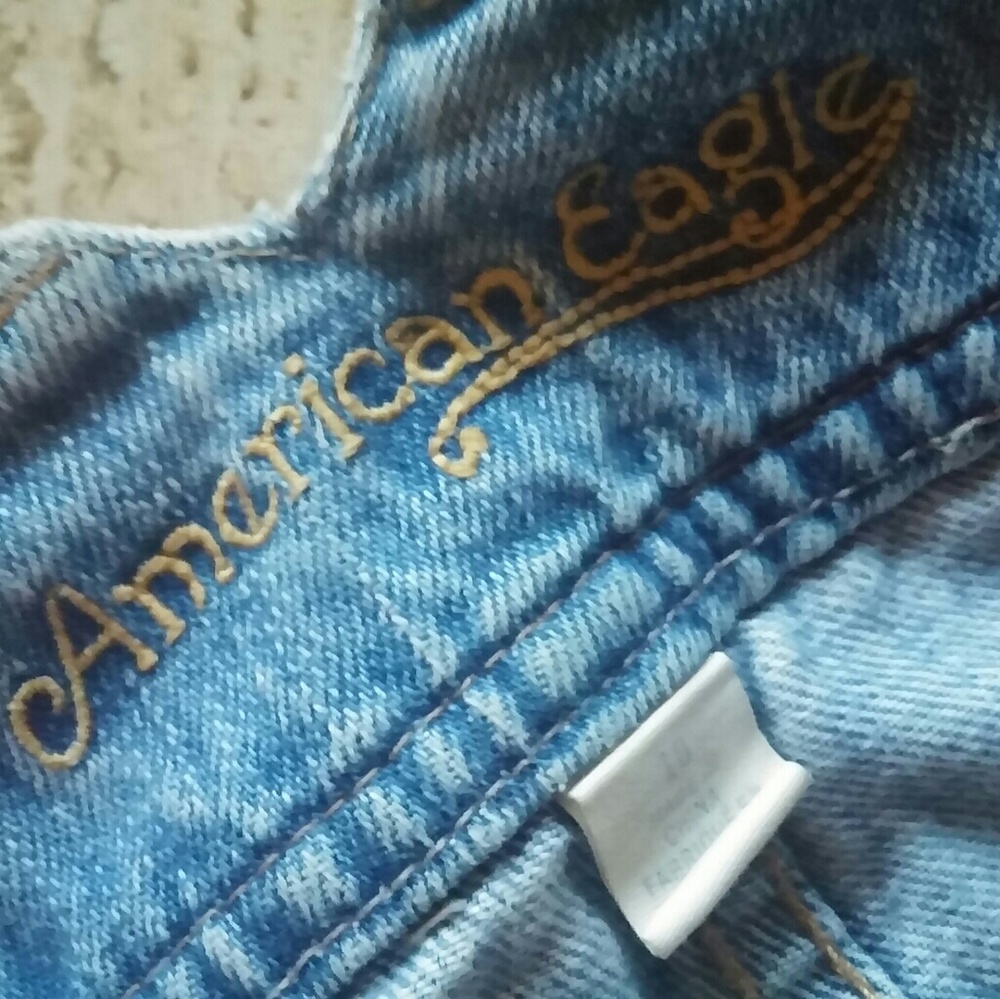 Cute Faded & Ripped.      Jean Mini.