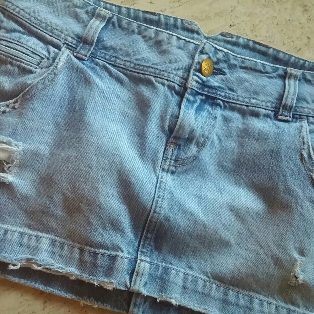 Cute Faded & Ripped.      Jean Mini. - Picture 2 of 6