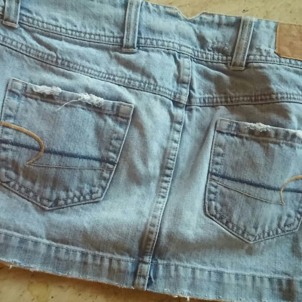 Cute Faded & Ripped.      Jean Mini. - Picture 3 of 6