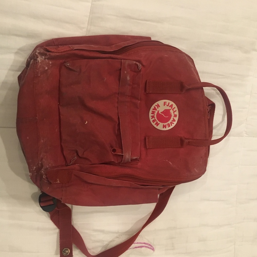 FjallRaven kånken Burgundy red backpack
