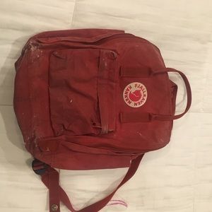 FjallRaven kånken Burgundy red backpack