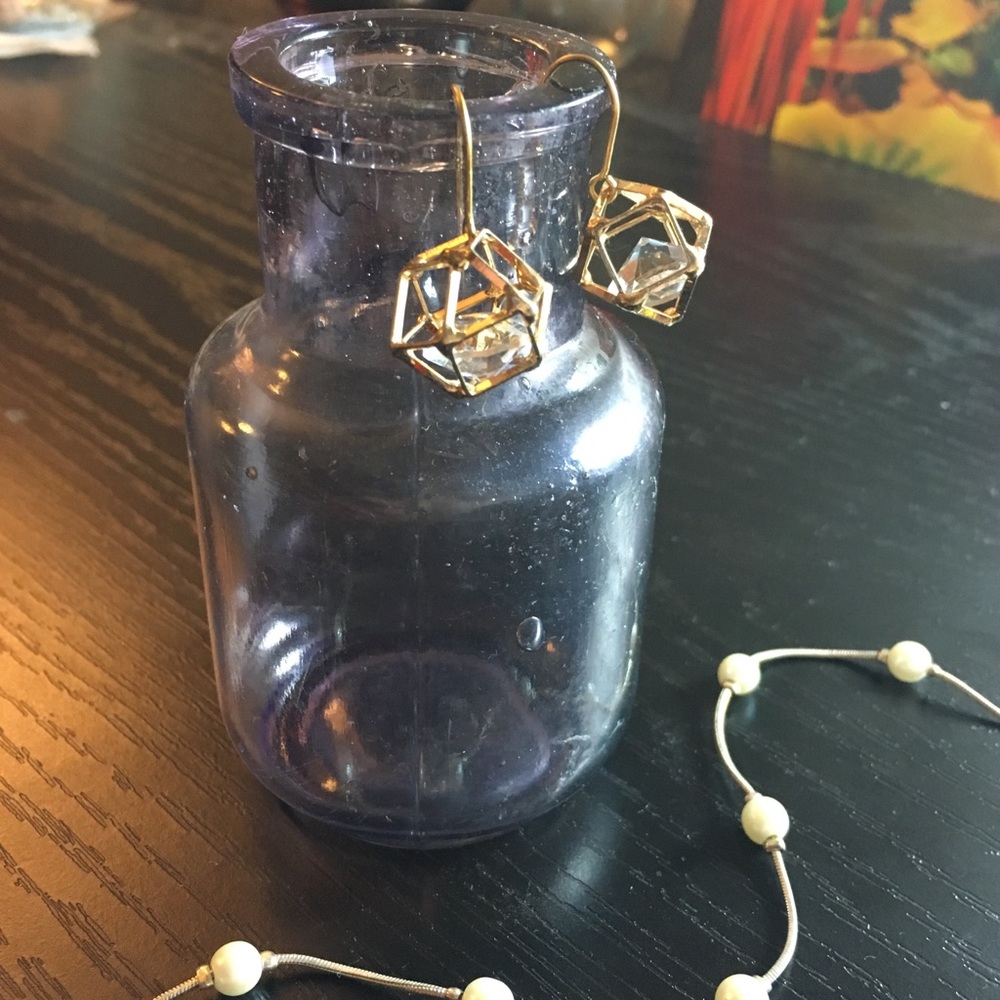 Geometric gold earrings with diamond inside