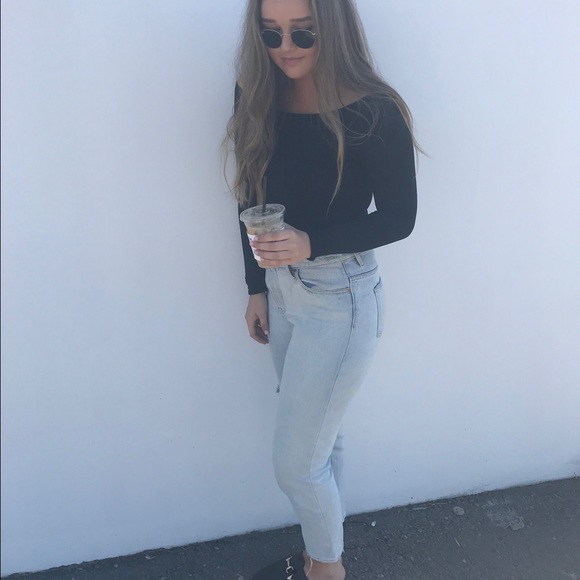 Meet your posher, Alyssa! - Picture 2 of 4