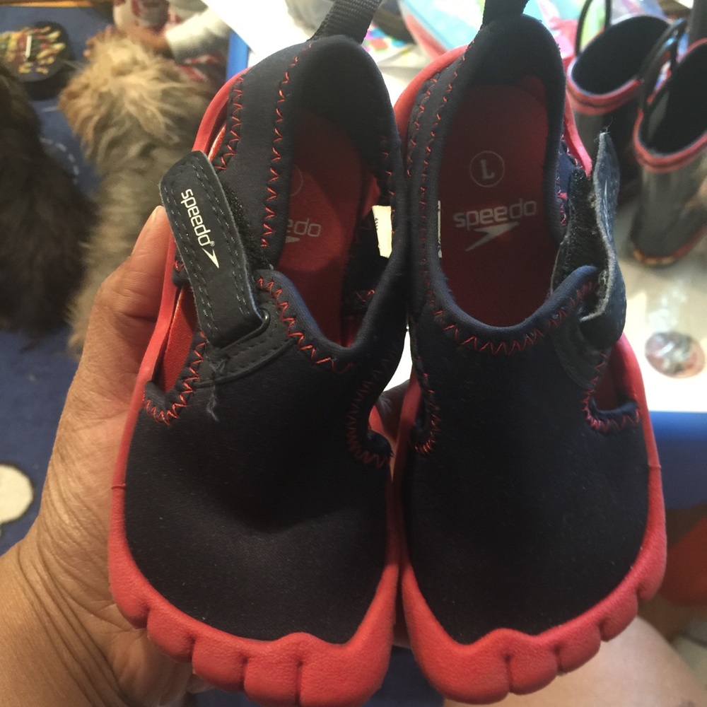 Speedo water shoes