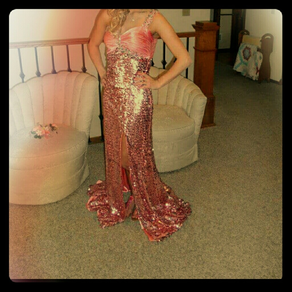 GORGEOUS PROM DRESS