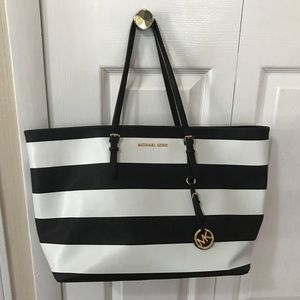 Like new Michael Kors Jet Set tote