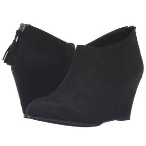 Cl by Laundry black via wedge tassle bootie size 9