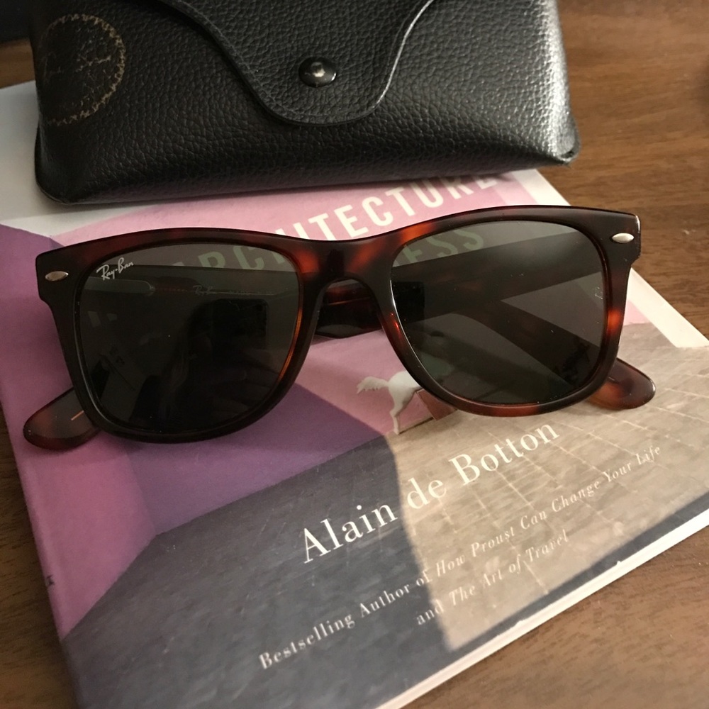 Ray-Ban Wayfarer Sunglasses - Tortoise Shell