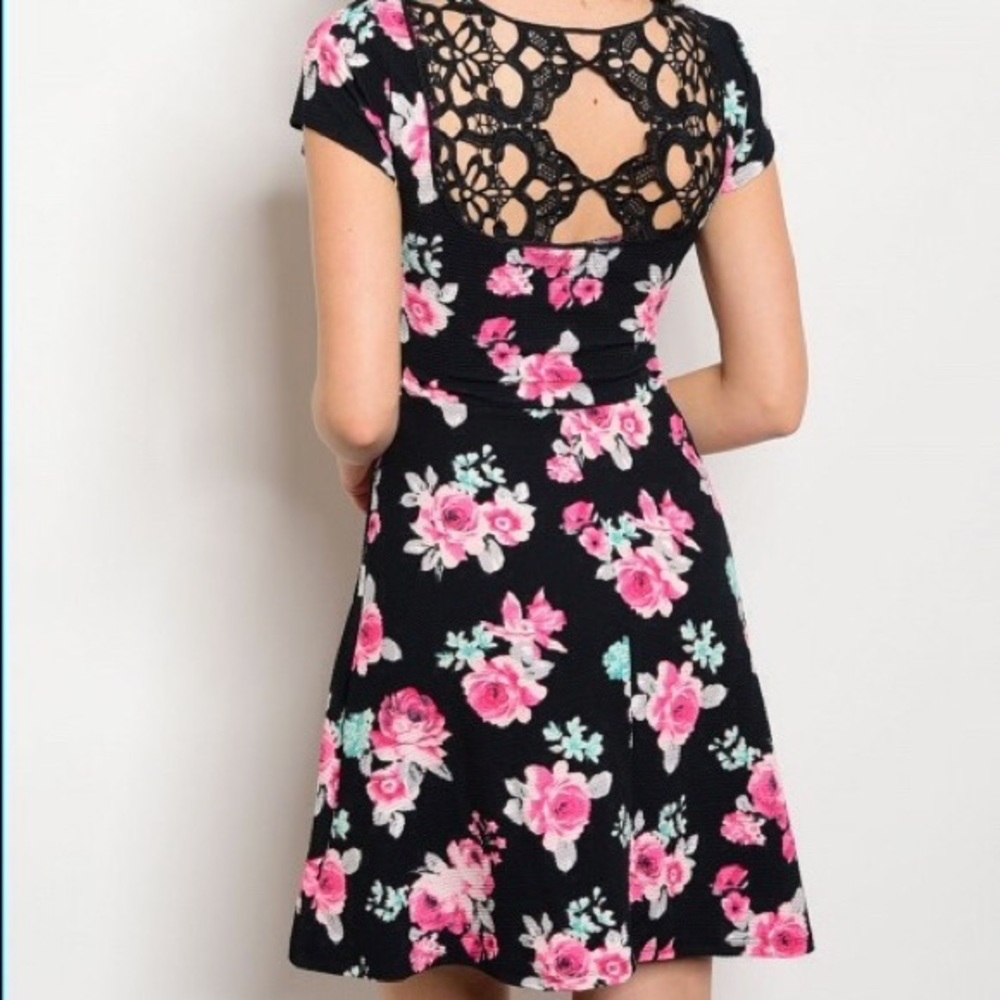 NEW Cute caged back black floral dress - Picture 8 of 8