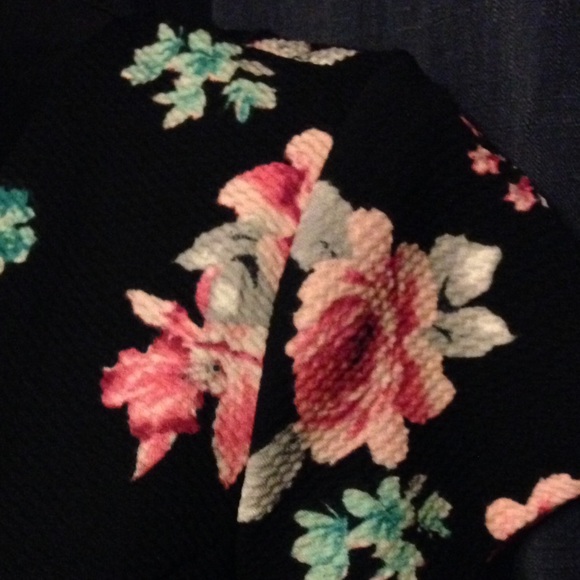 NEW Cute caged back black floral dress - Picture 5 of 8