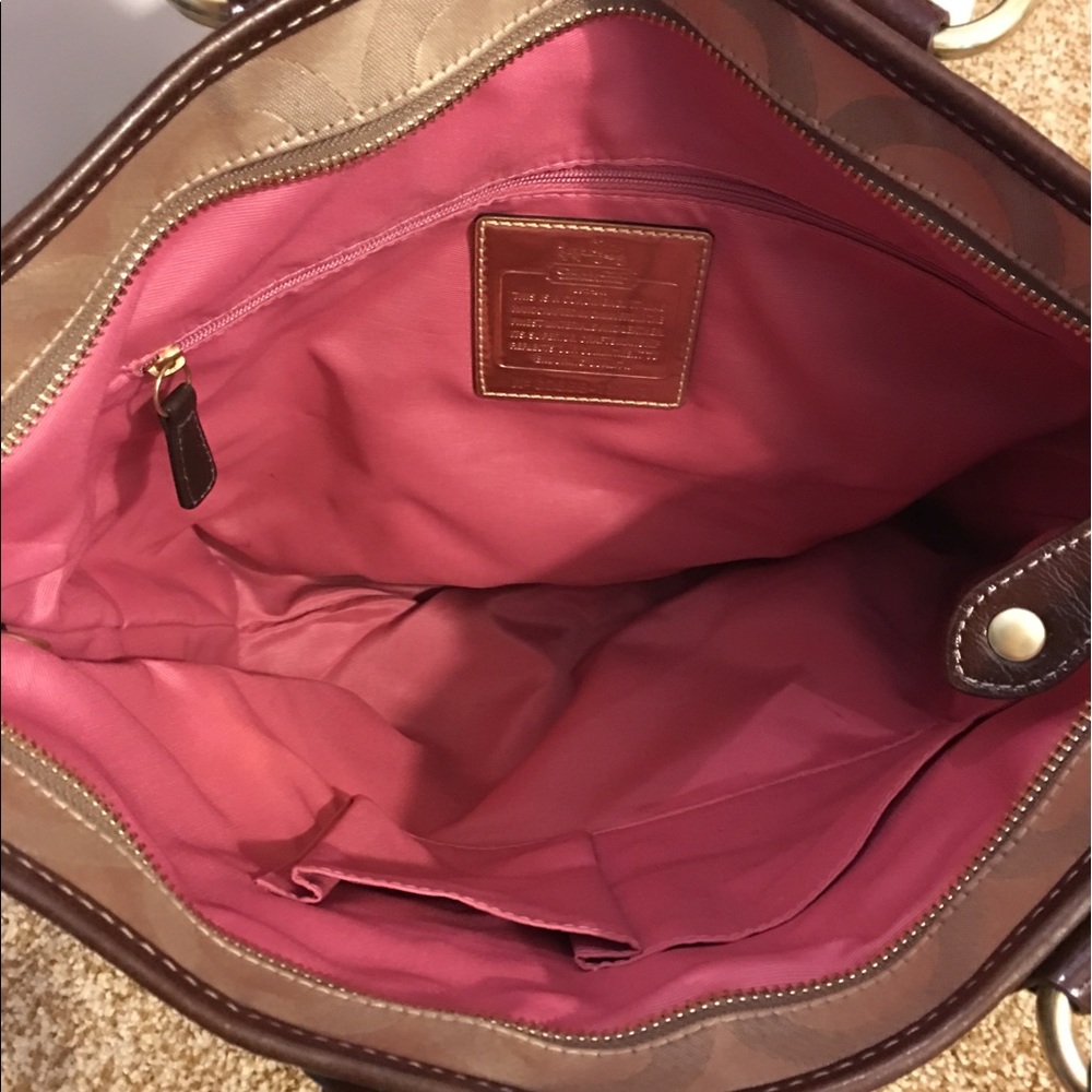 Coach - Picture 3 of 4