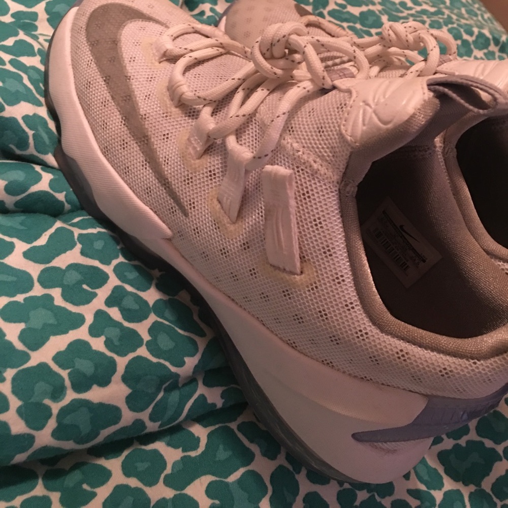 Lebron 13 low