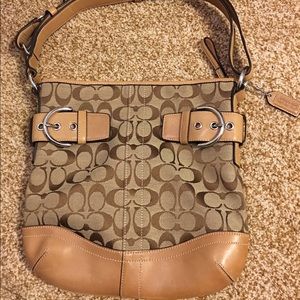 Coach Purse.  Great condition 👛