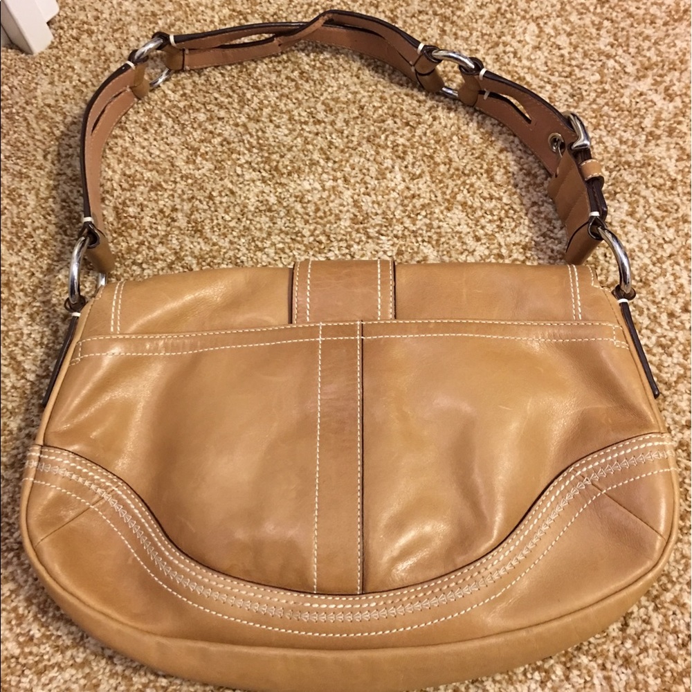 Coach Purse.  LEATHER 👛 - Picture 2 of 4