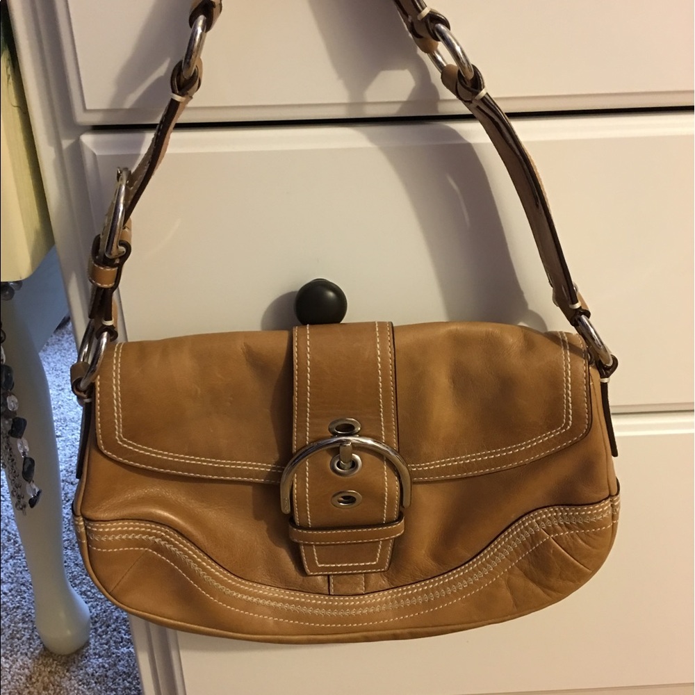 Coach Purse.  LEATHER 👛 - Picture 3 of 4