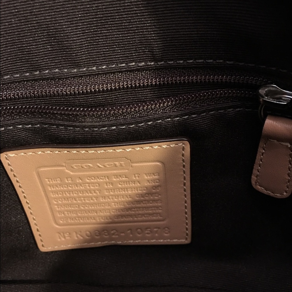 Coach Purse.  LEATHER 👛 - Picture 4 of 4
