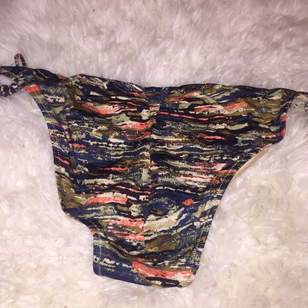 Victoria's Secret bathing suit - Picture 6 of 7