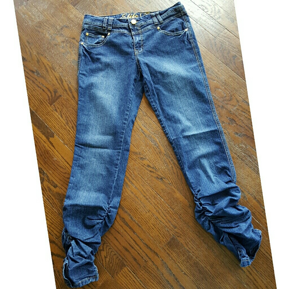 Skinny jeans with ruching at ankles.