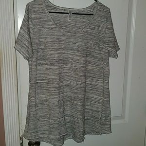 Lularoe classic tee