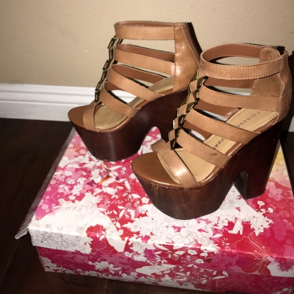 6.5 chinese laundry heels about 6inches tall - Picture 2 of 4