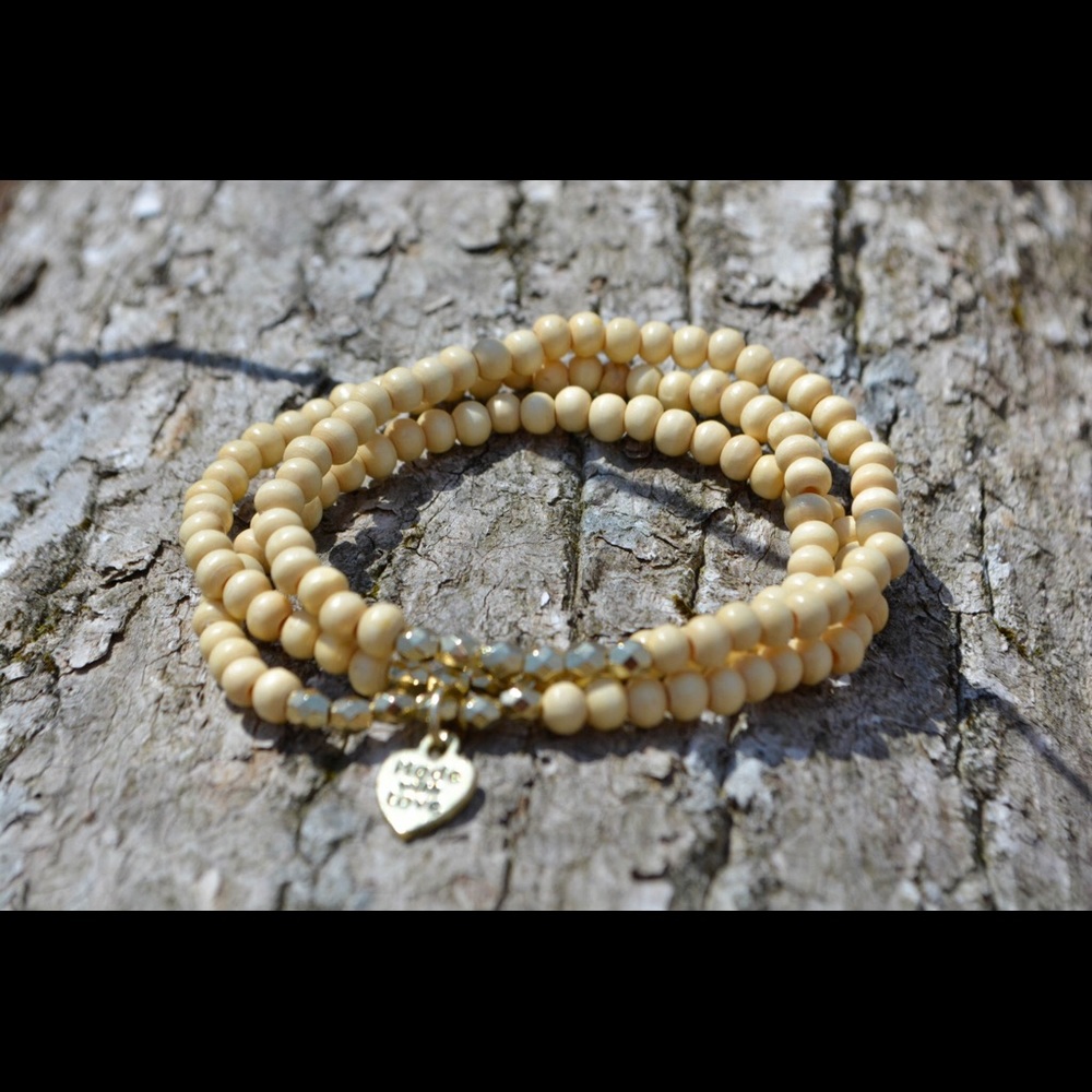 7.5 in wood bracelet. Pieces 3