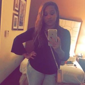 Meet your Posher, Deandreia