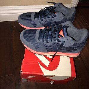 nike mid top internationalist blue and pink soles