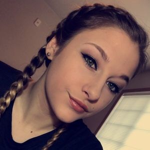 Meet your Posher, Caitlin