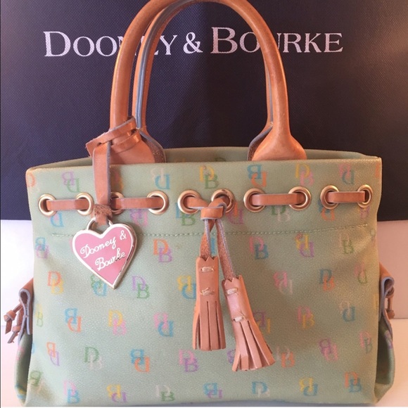 Dooney & Bourke Handbags - ⭐️DOONEY & BOURKE BAG 💯AUTHENTIC