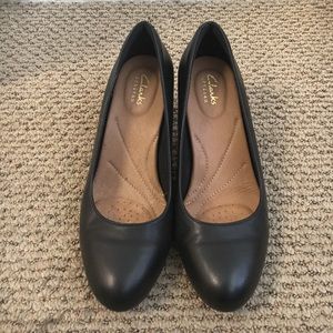 Clarks cute black medium heel size 6.5