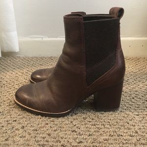 Clarks cute heeled boots size 6.5
