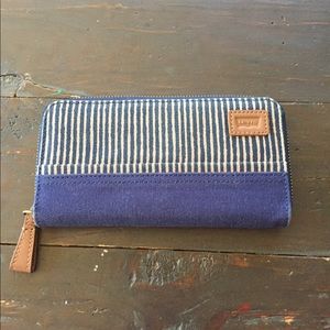 Levi's women's wallet