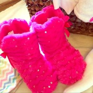 Girls pink fluffy slippers shoes size 12/13 M