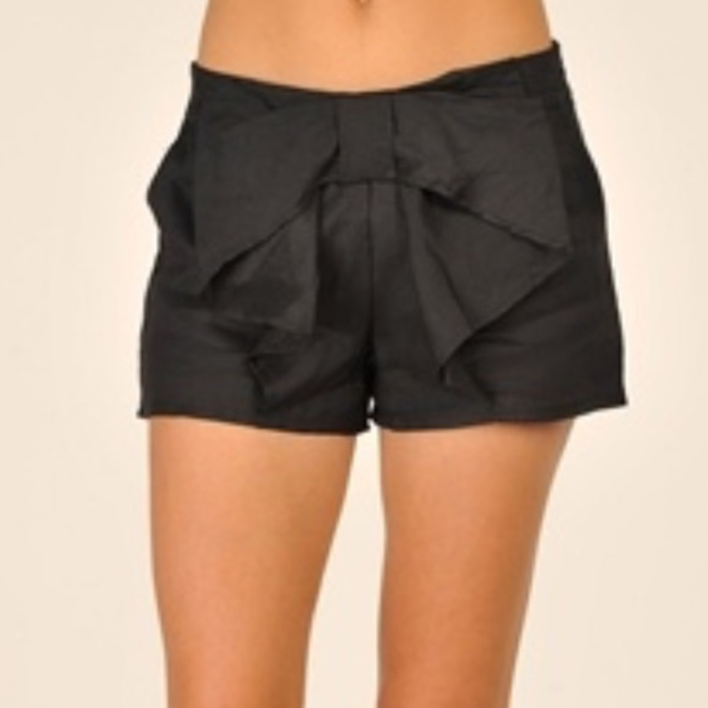Black shorts with bow