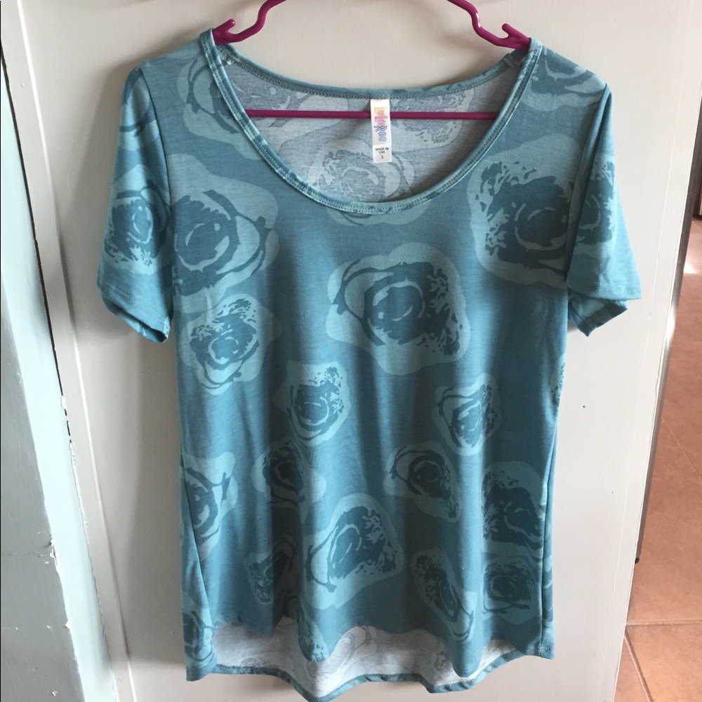 Small Lularoe Classic T