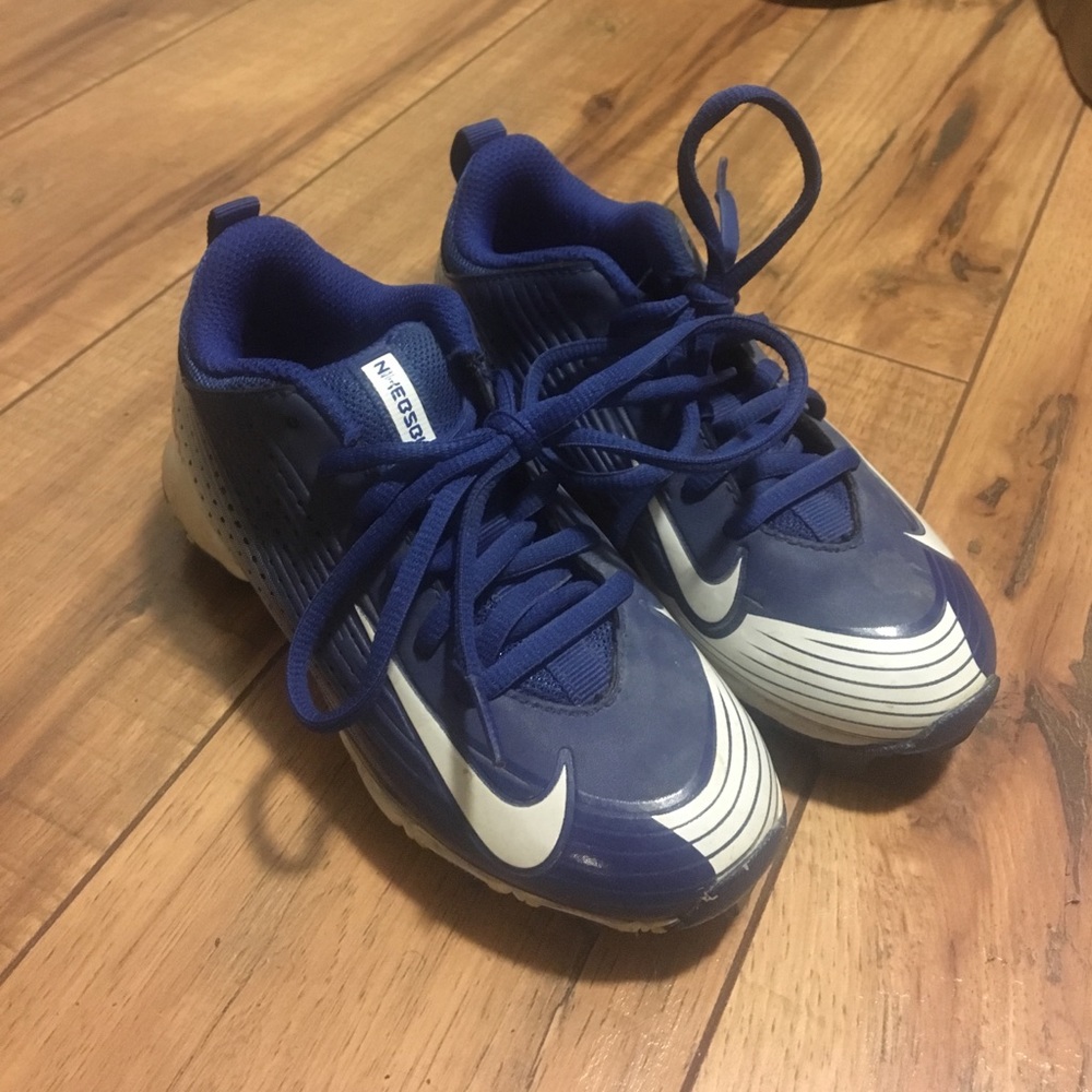Boys baseball cleats