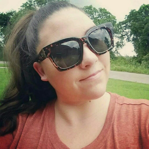 Meet your Posher, Kayla - Picture 1 of 1