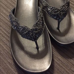 Kenneth Cole Reaction flip flops