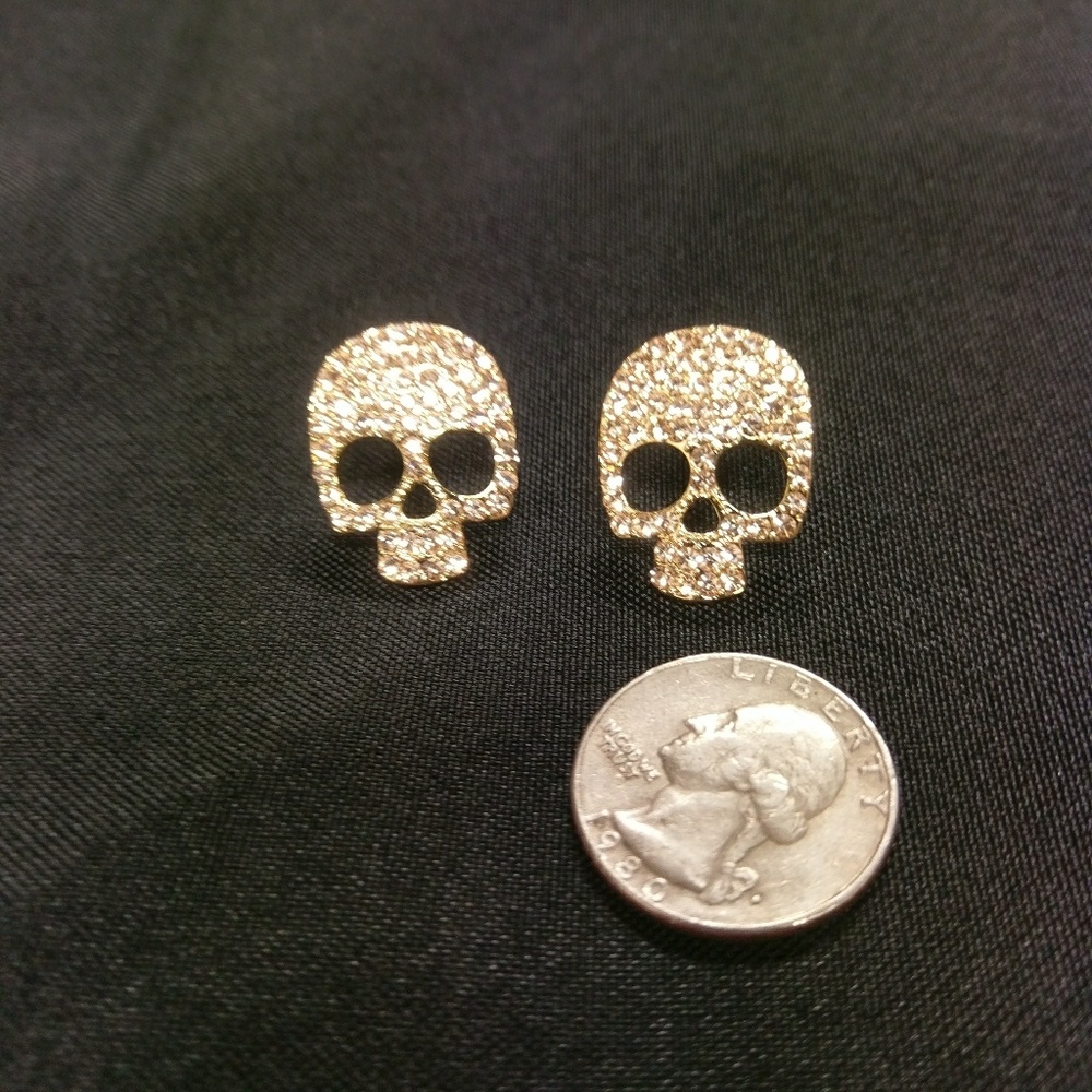 🎄🎄🎄🎄Skull Earrings Gold Tone Super Sparkley